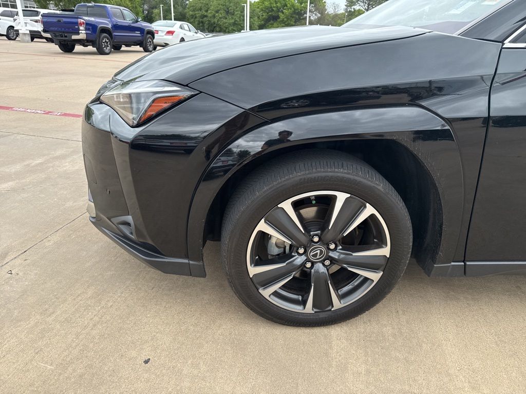 View vehicle photo 2