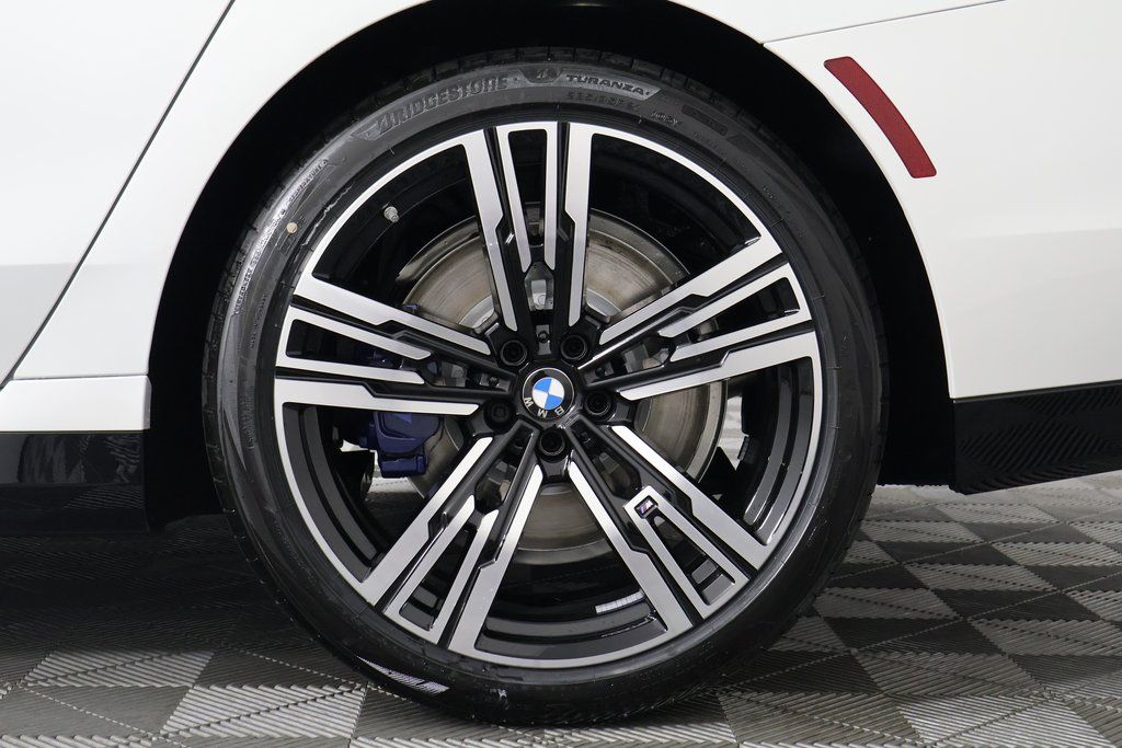Thumbnail: 2026 BMW 7 Series - 10