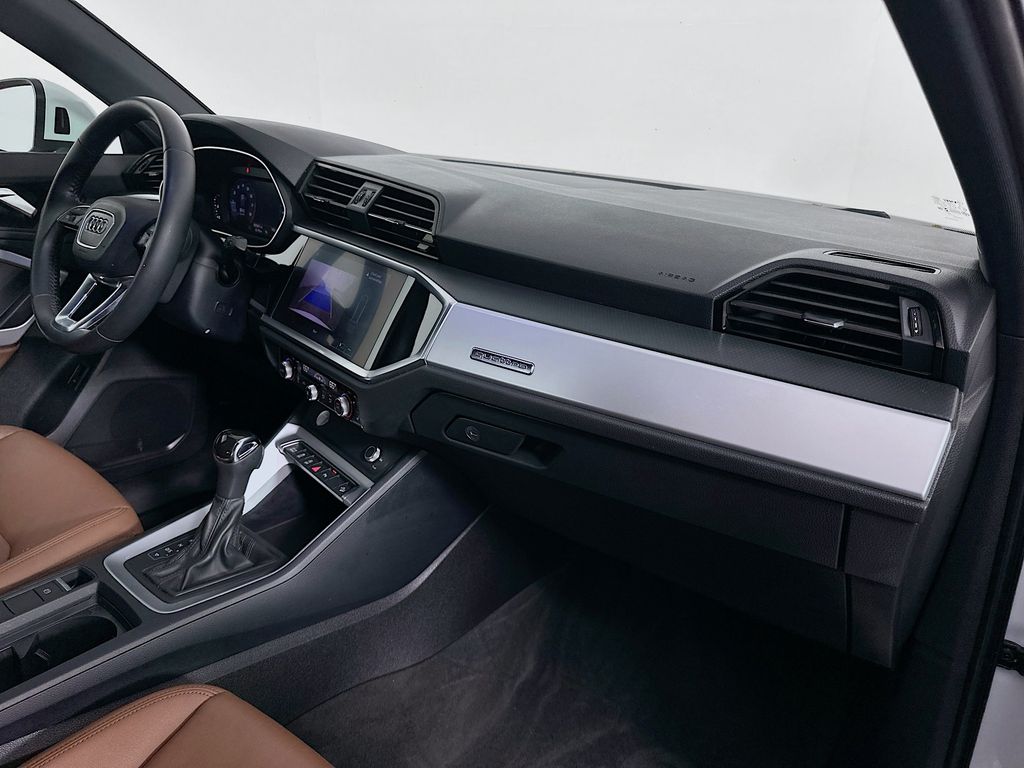 Thumbnail: 2020 Audi Q3 - 29