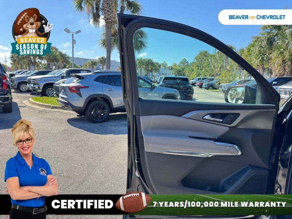 Used 2025 Chevrolet Traverse SUV