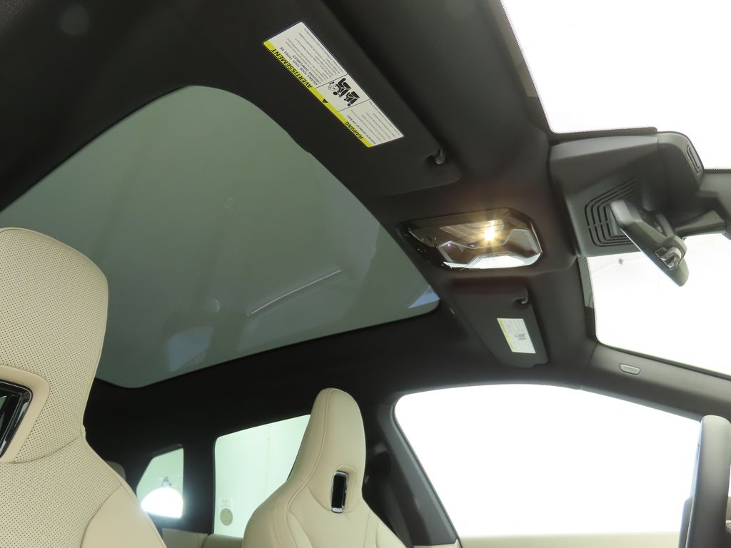 2025 BMW iX xDrive50 18