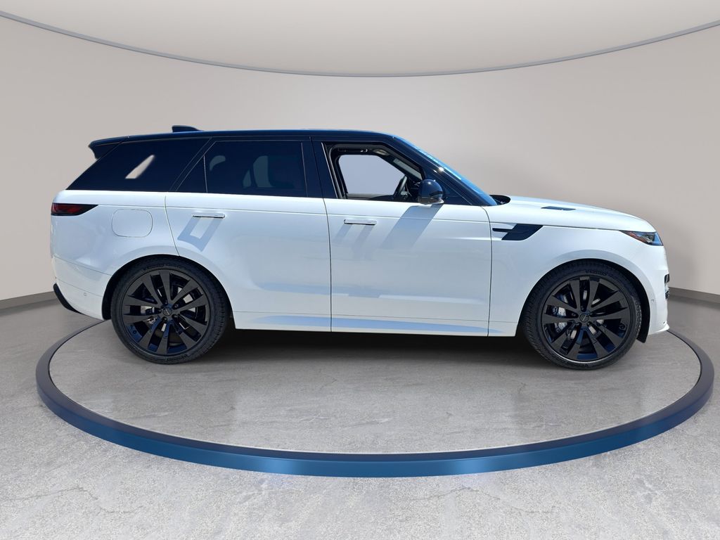 New 2026 White Land Rover Dynamic SE image 4