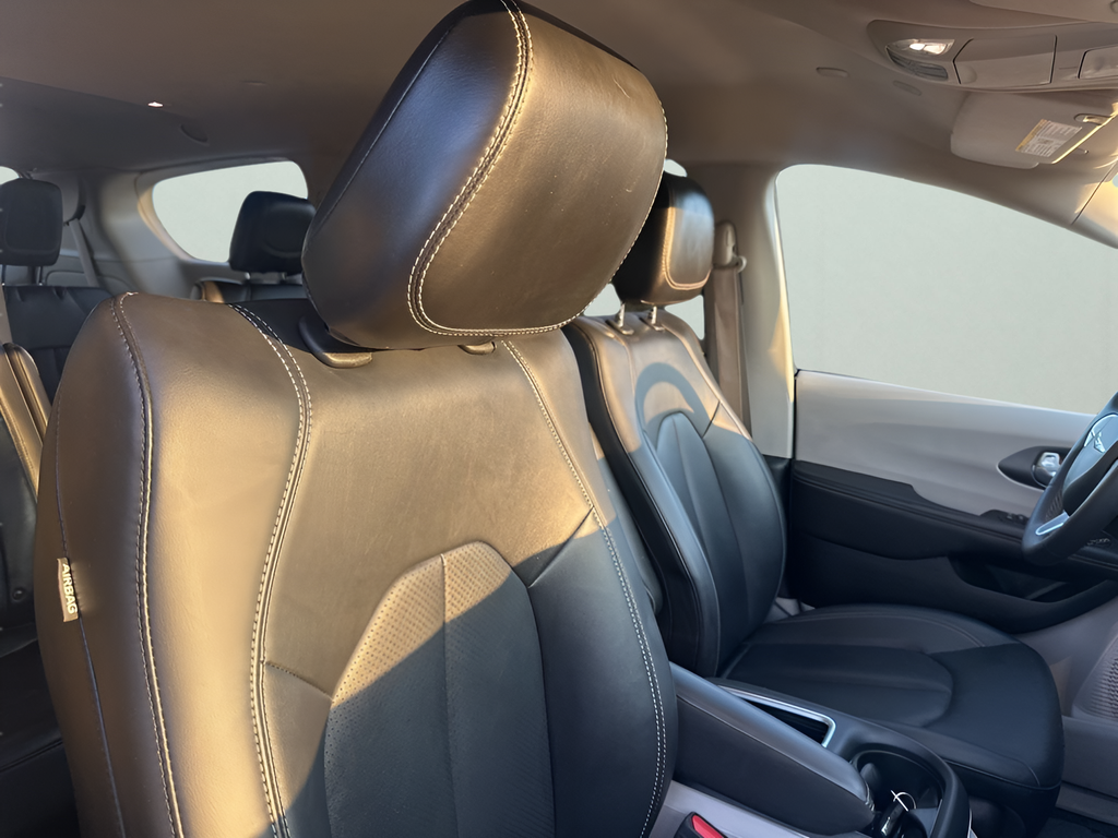 Used Car 2024 Chrysler Pacifica  Touring L For Sale Under $30,000 In Austin, Texas