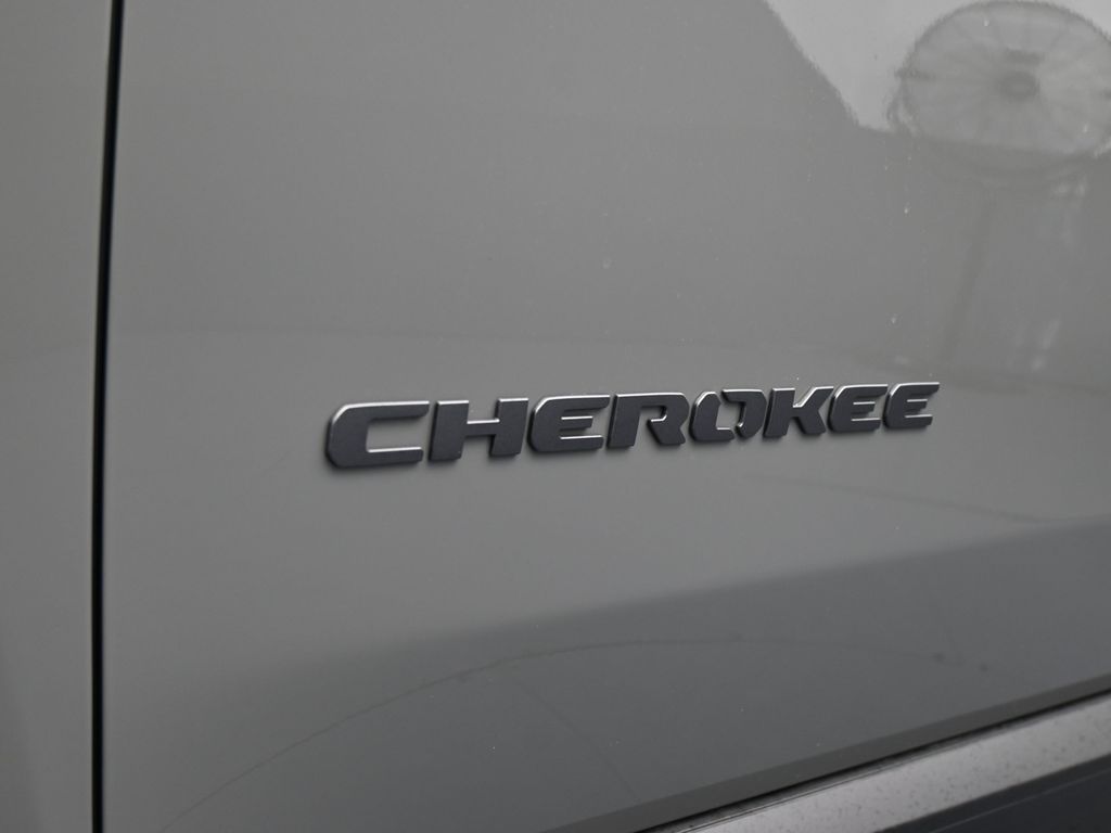 New 2026 Sting-Gray Clearcoat Jeep Laredo image 26