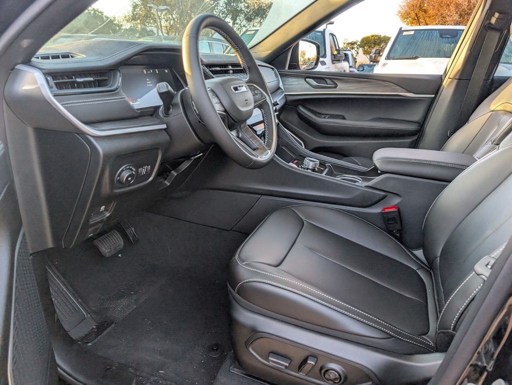 new 2026 Jeep Grand Cherokee car, priced at $46,725