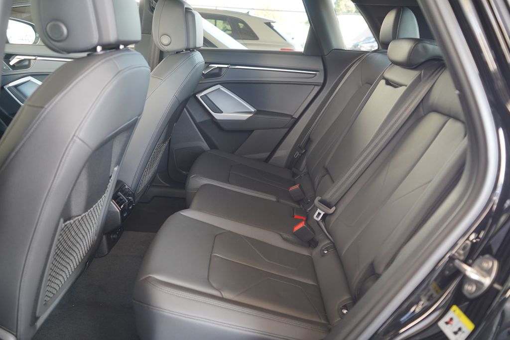 Thumbnail: 2025 Audi Q3 - 7