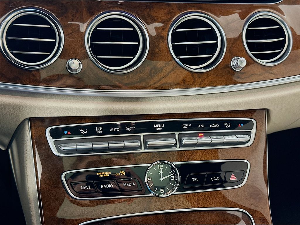 Thumbnail: 2019 Mercedes-Benz E-Class - 16