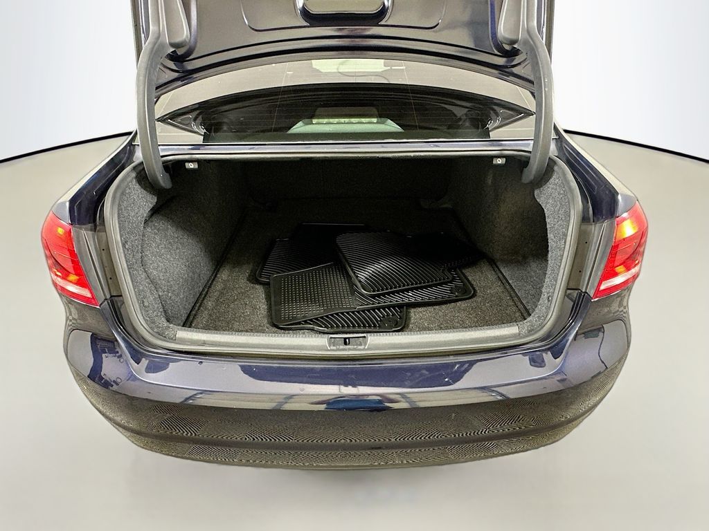 2014 Volkswagen Passat SE 26