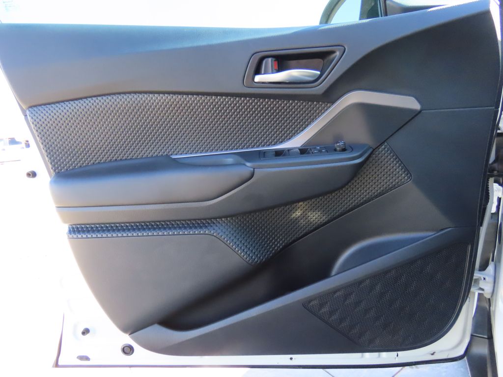 2021 Toyota C-HR LE 23