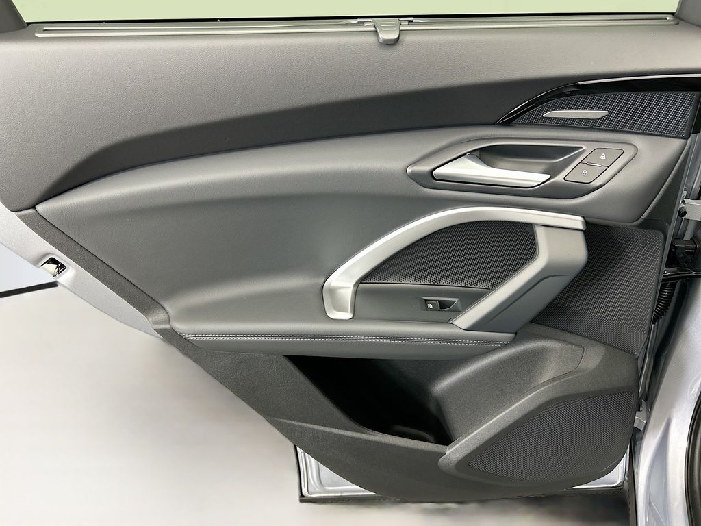 Thumbnail: 2025 Audi Q5 - 25