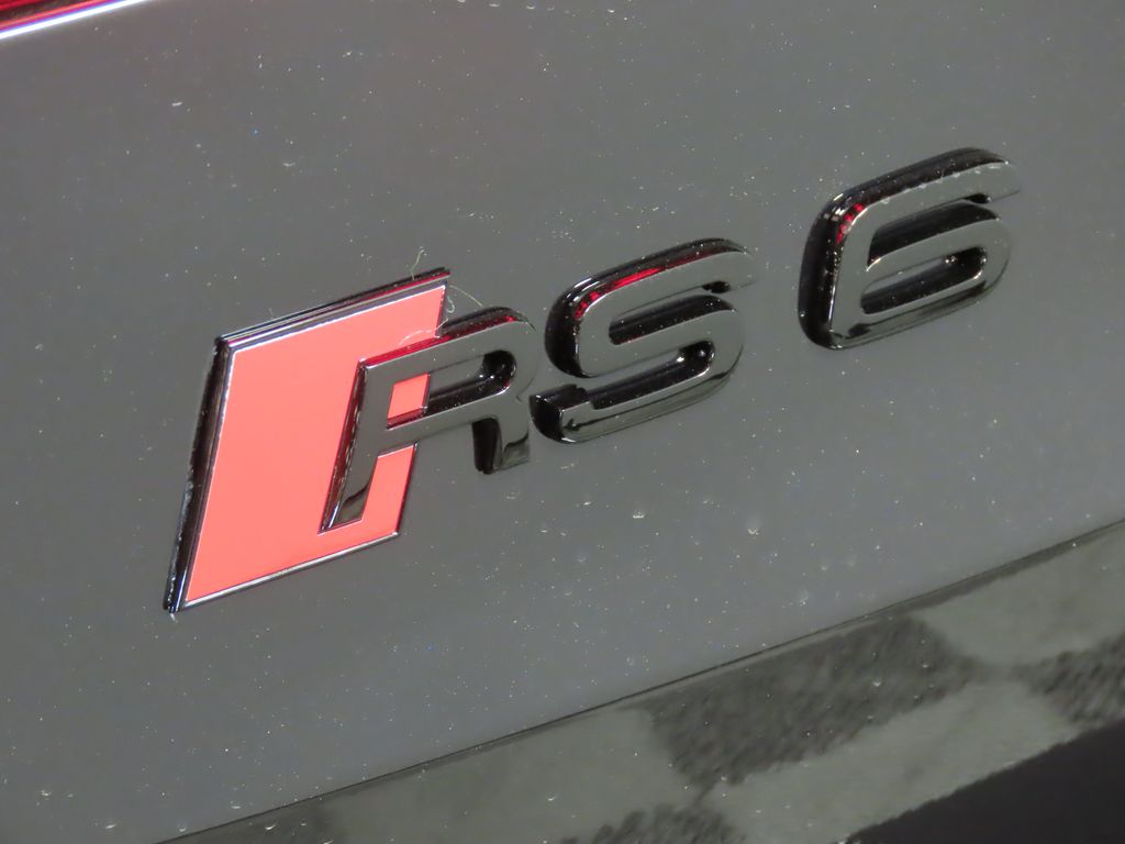 Thumbnail: 2025 Audi RS 6 - 9