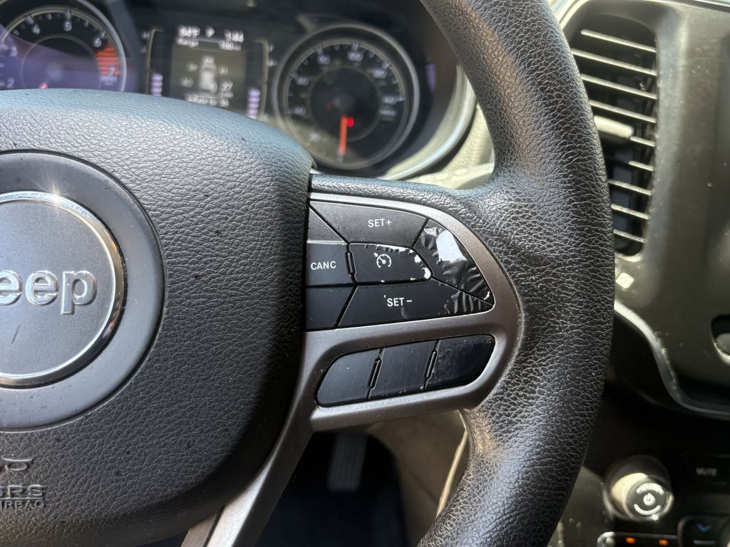 2019 Jeep Cherokee Latitude Black at Durrett Motor Company