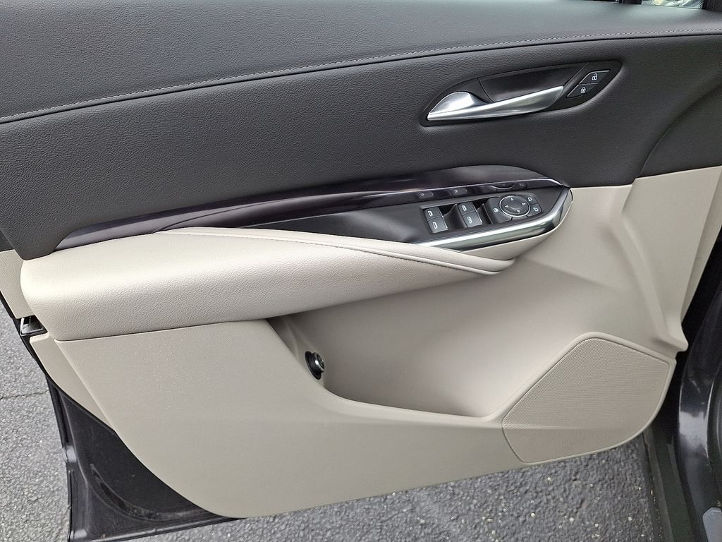 Thumbnail: 2022 Cadillac XT4 - 13