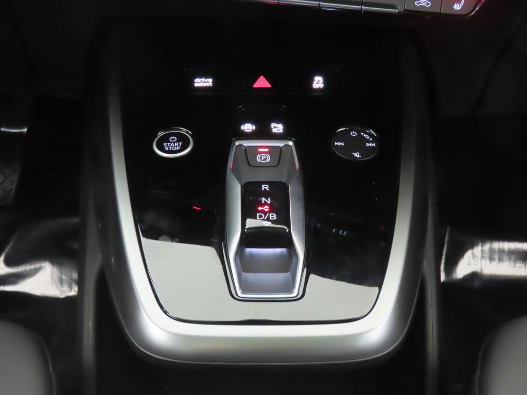 Thumbnail: 2025 Audi Q4 e-tron - 22