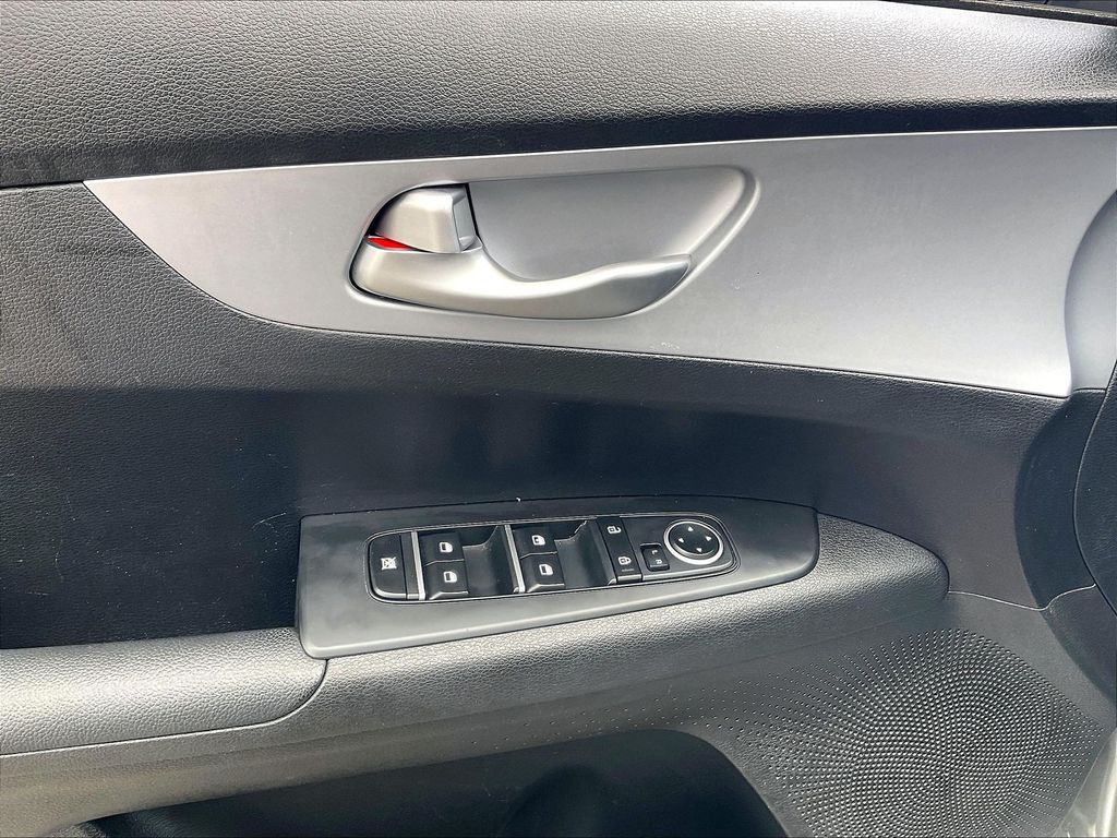 2024 Kia Forte — photo 33