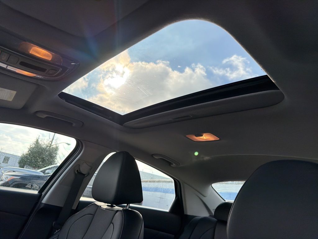 Thumbnail: 2023 Hyundai Elantra - 11