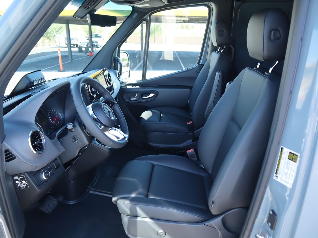 Thumbnail: 2025 Mercedes-Benz Sprinter - 21