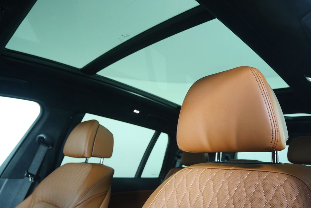 Thumbnail: 2025 BMW X7 - 11