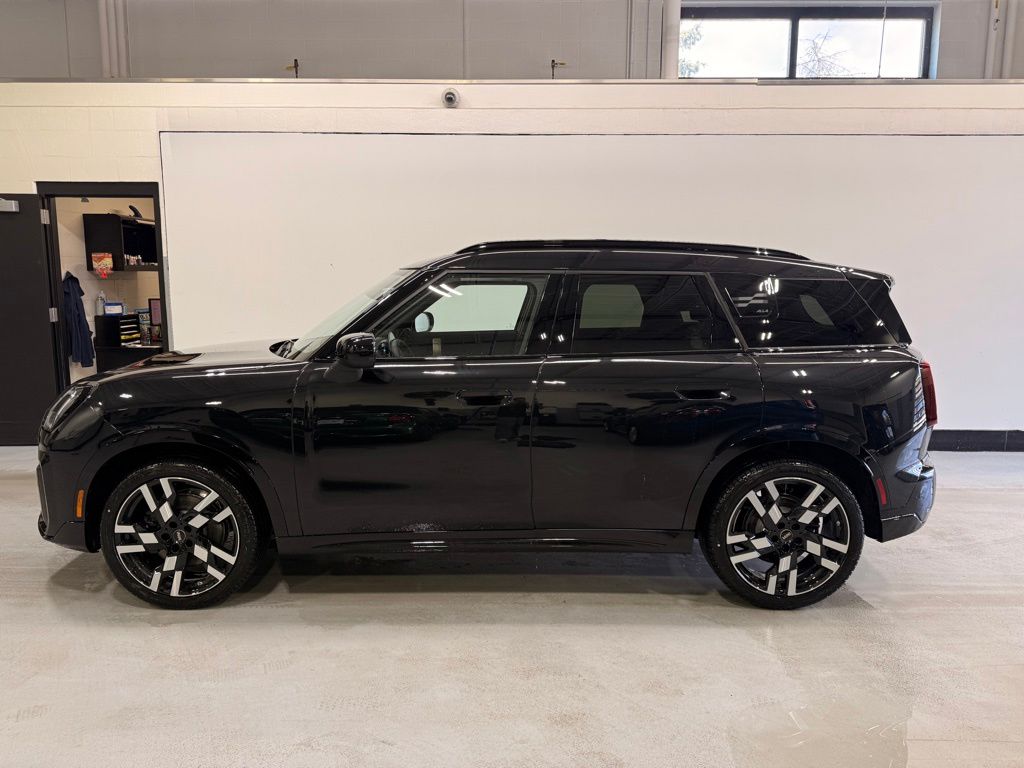 Thumbnail: 2027 MINI Cooper Countryman - 2