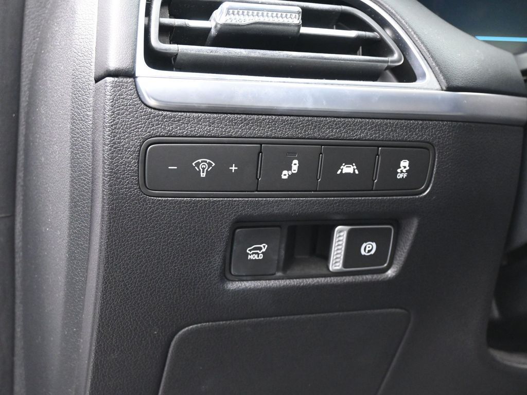 Used 2021 Hyper White Hyundai Limited image 15