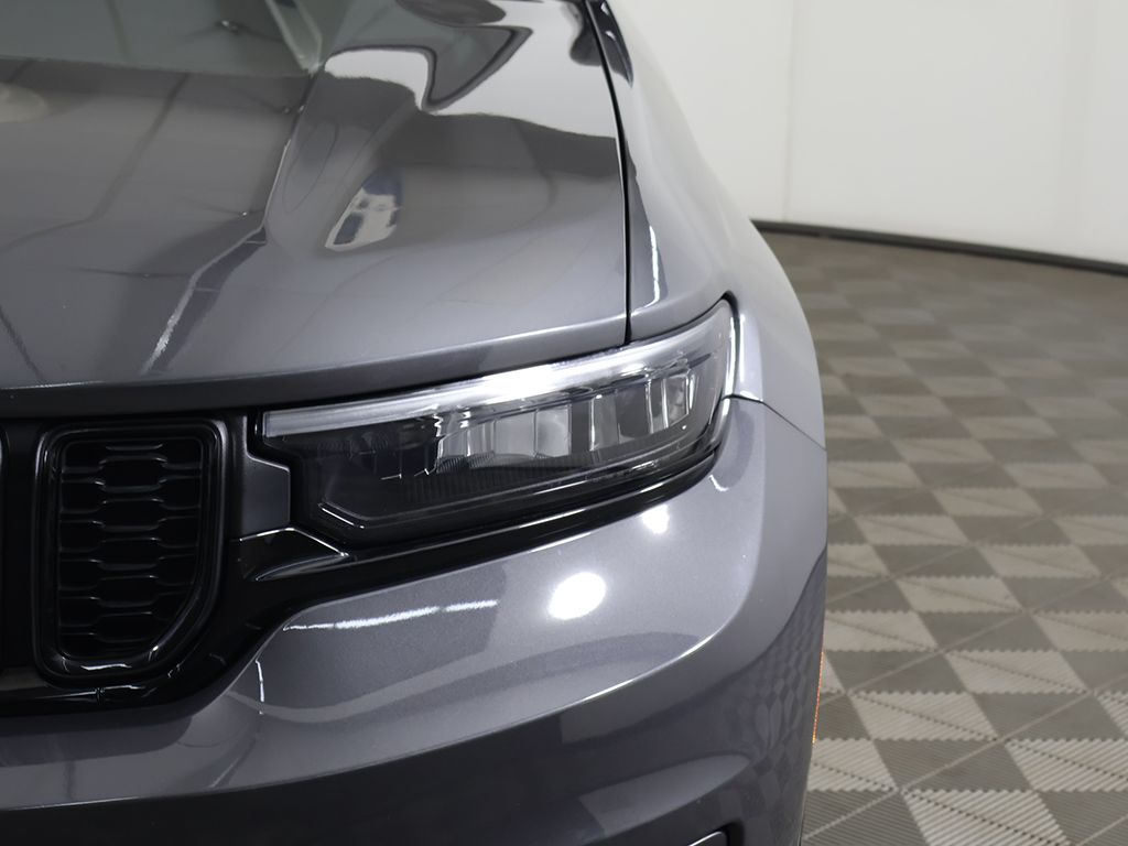 Used 2023 Gray Jeep Altitude image 15
