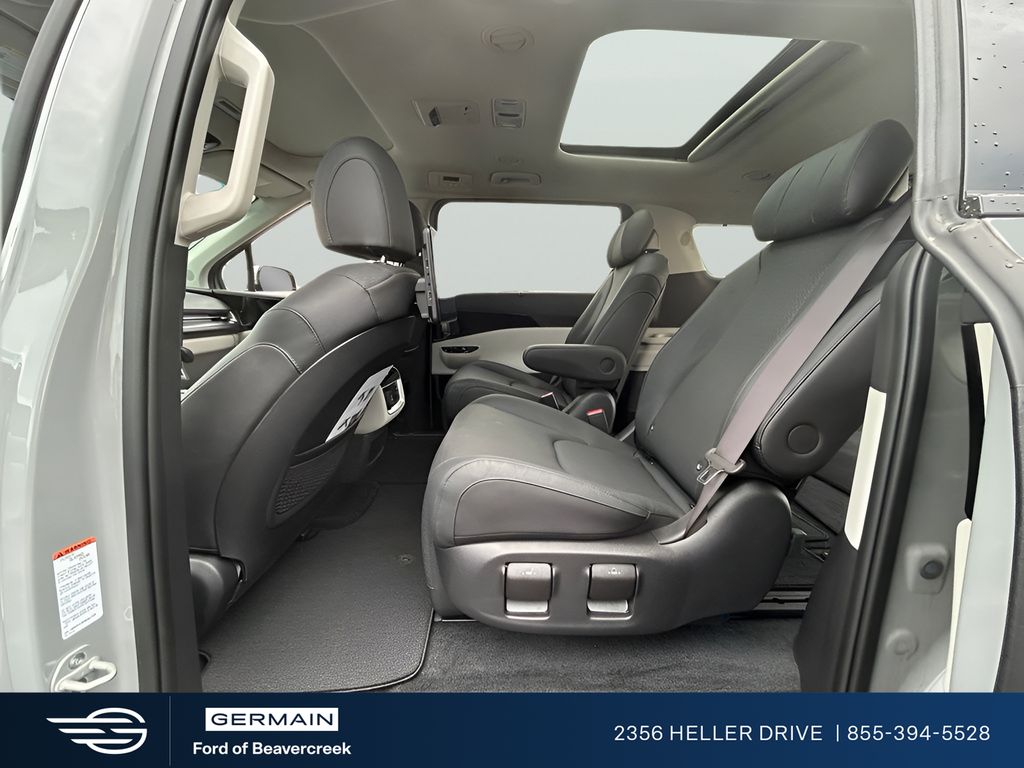 Used 2024 White Kia SX Prestige image 25