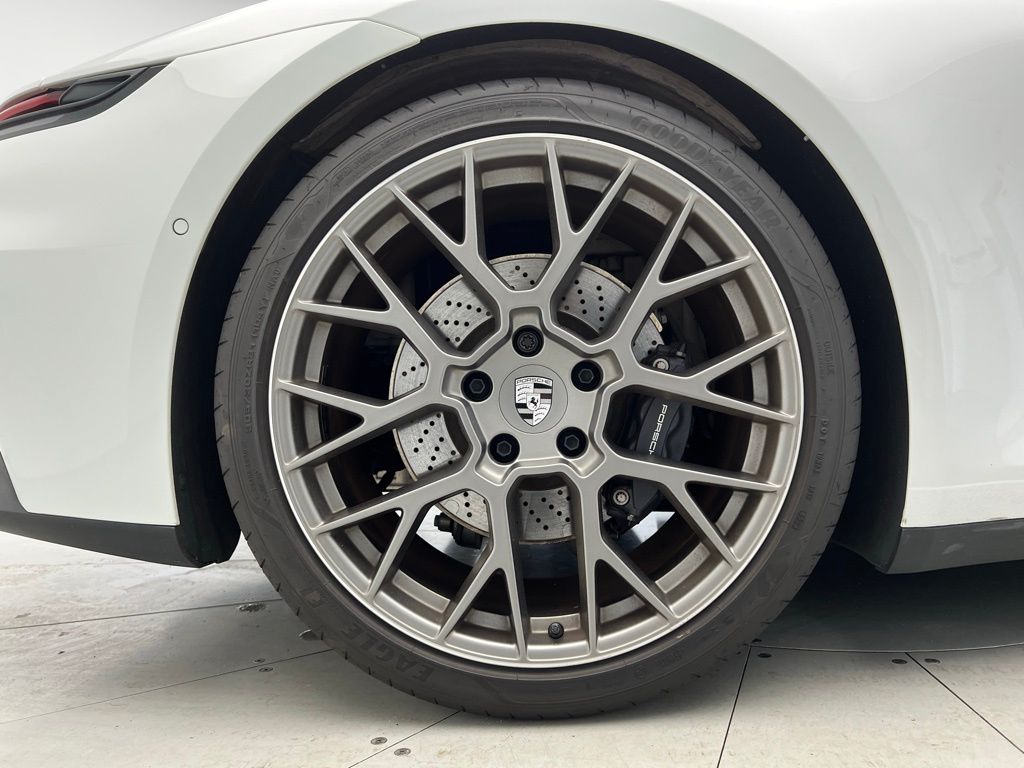 Thumbnail: 2025 Porsche 911 - 27