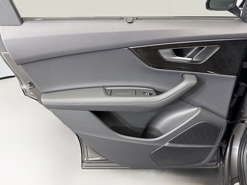 Thumbnail: 2026 Audi Q7 - 24