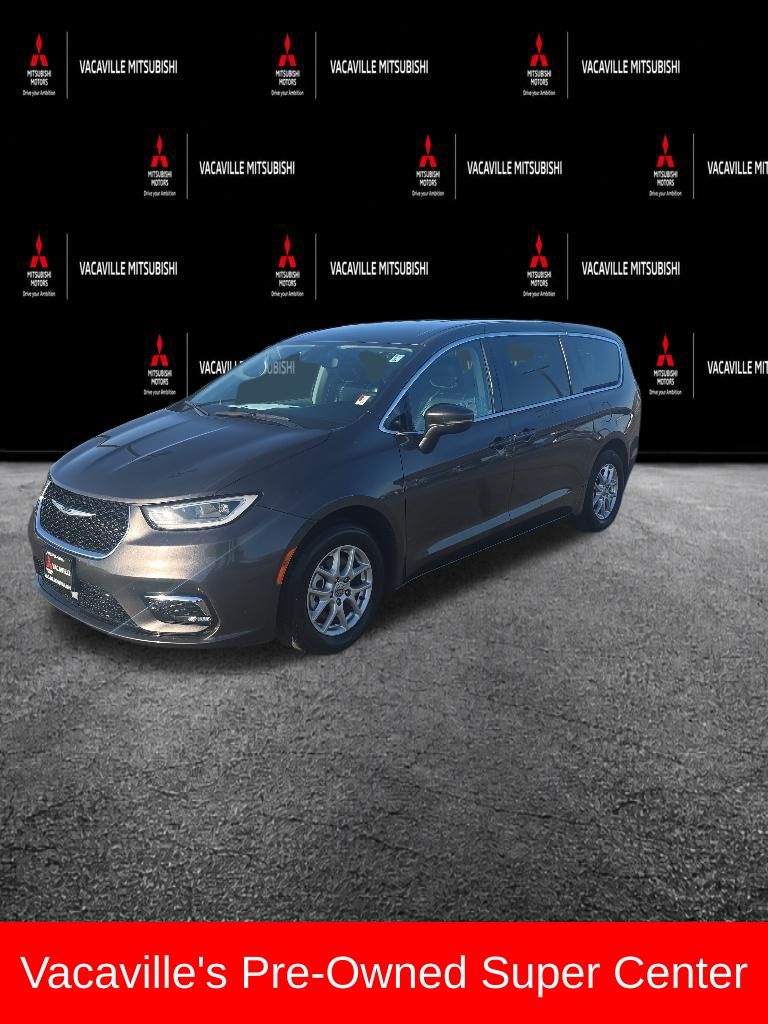 2023 Chrysler Pacifica Touring L's photo