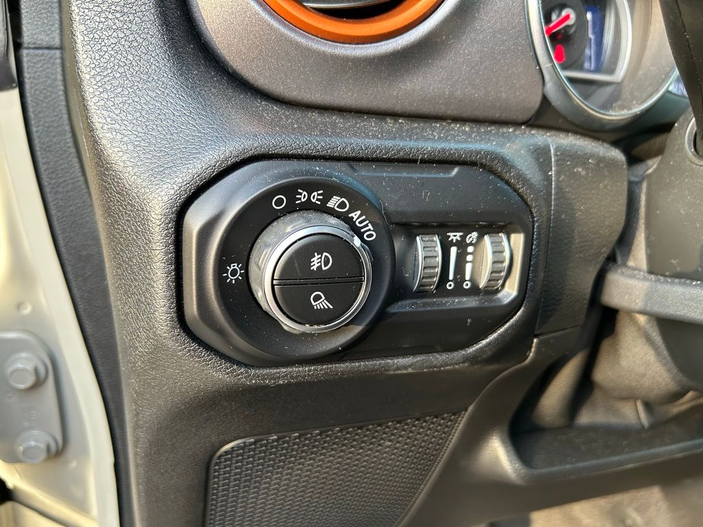 Thumbnail: 2020 Jeep Gladiator - 16