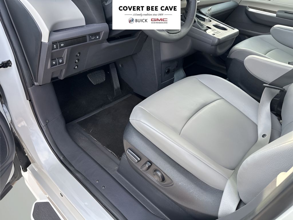 Used Car 2024 Toyota Sienna  Xle For Sale Under $80,000 In Austin, Texas