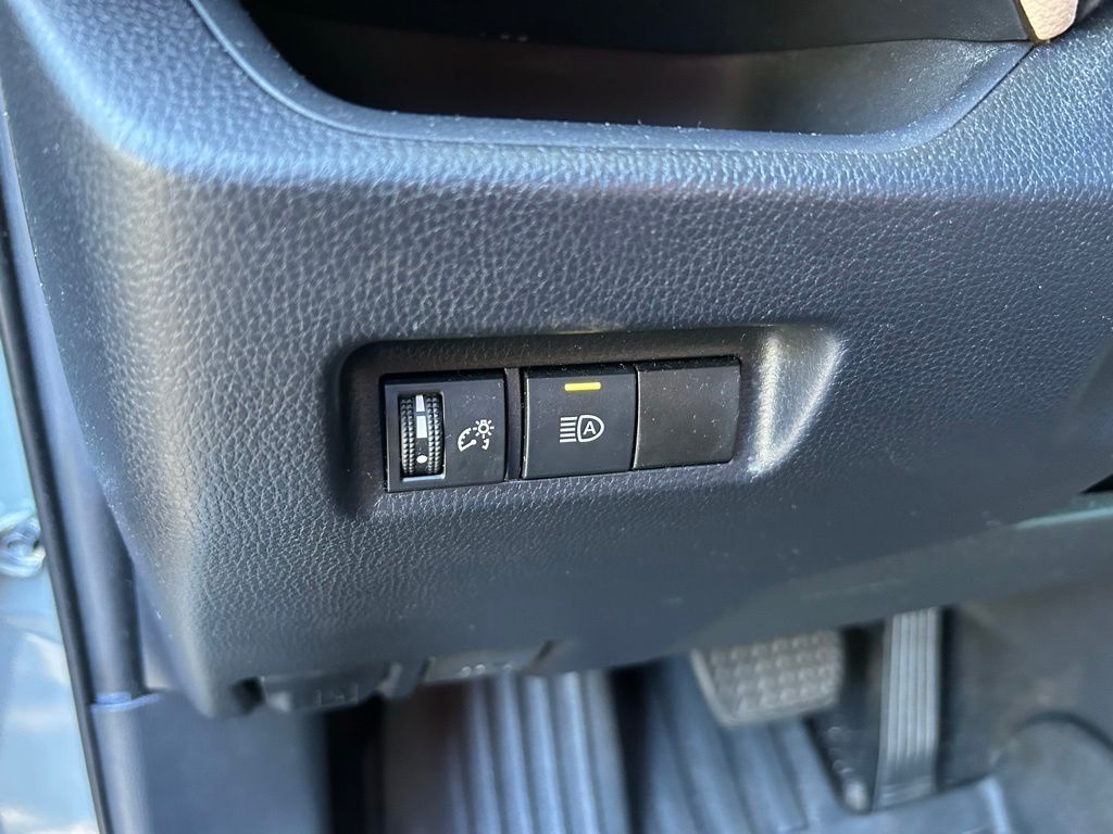Thumbnail: 2019 Toyota RAV4 - 17