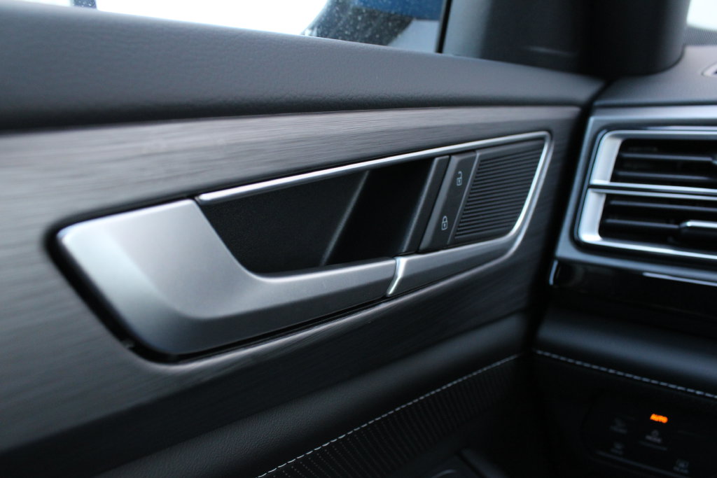 New 2026  Volkswagen SE w/Technology image 6