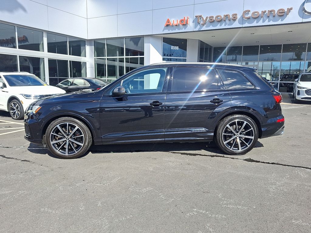 Thumbnail: 2021 Audi SQ7 - 7