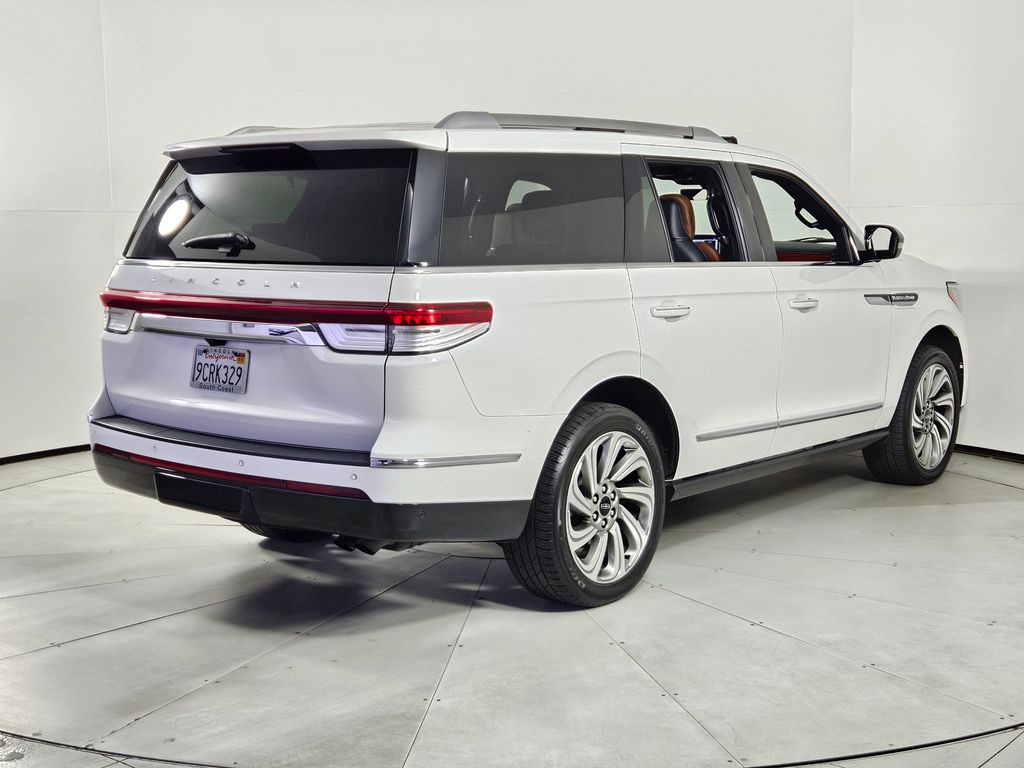 Thumbnail: 2022 Lincoln Navigator - 7