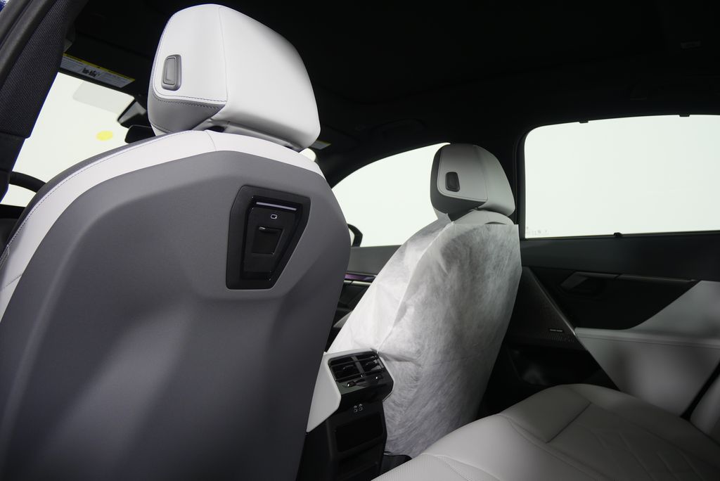 Thumbnail: 2026 BMW 5 Series - 18