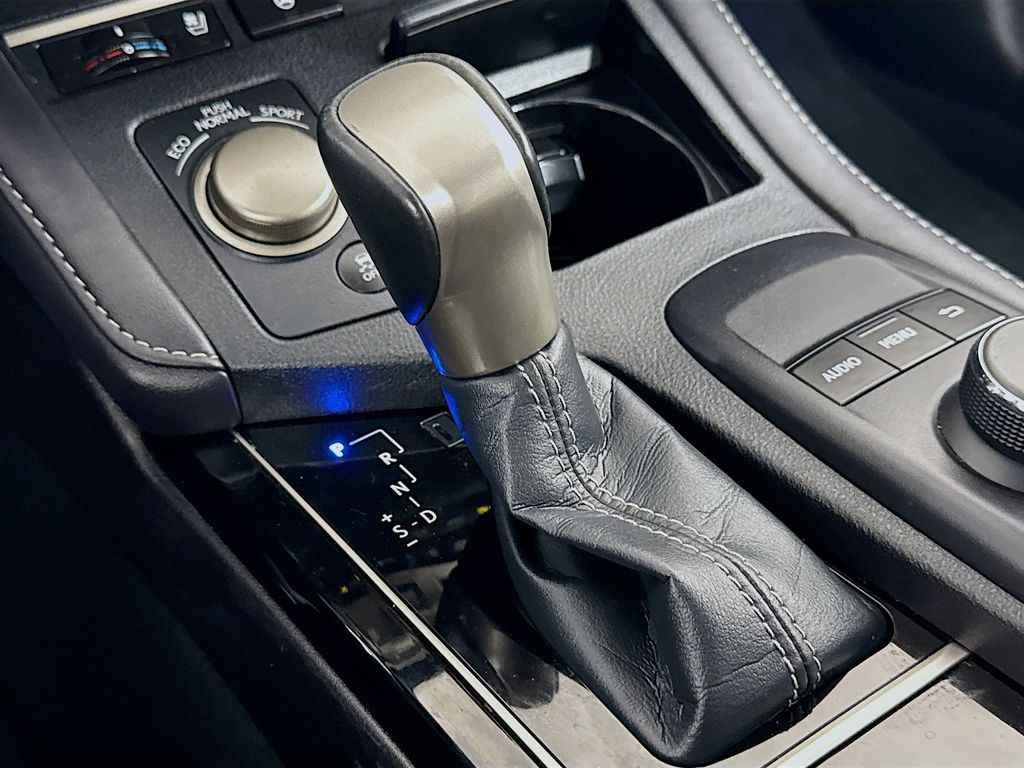 Thumbnail: 2017 Lexus ES - 16