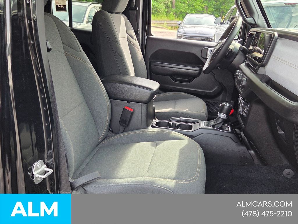 Used 2025 Black Jeep Sport S image 17