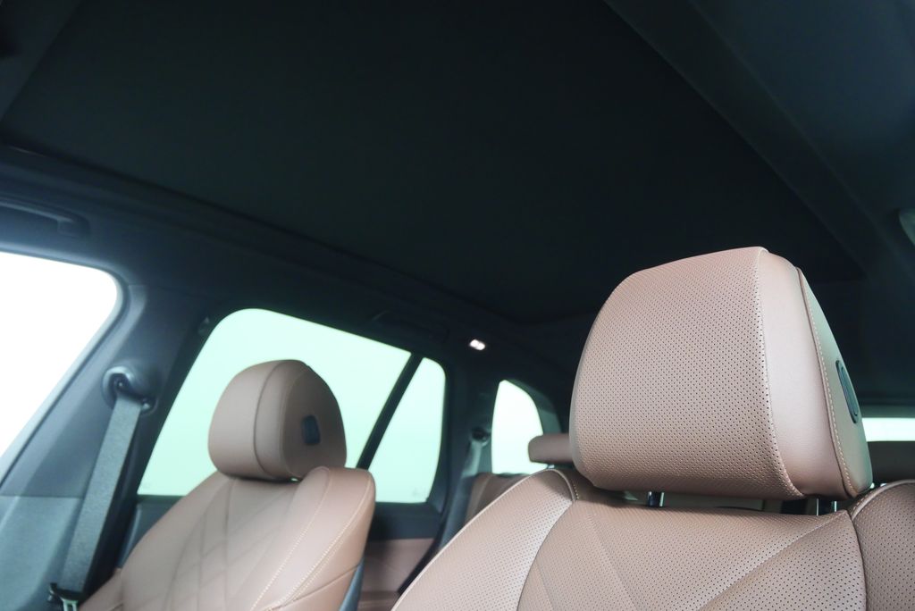 Thumbnail: 2026 BMW X5 - 12