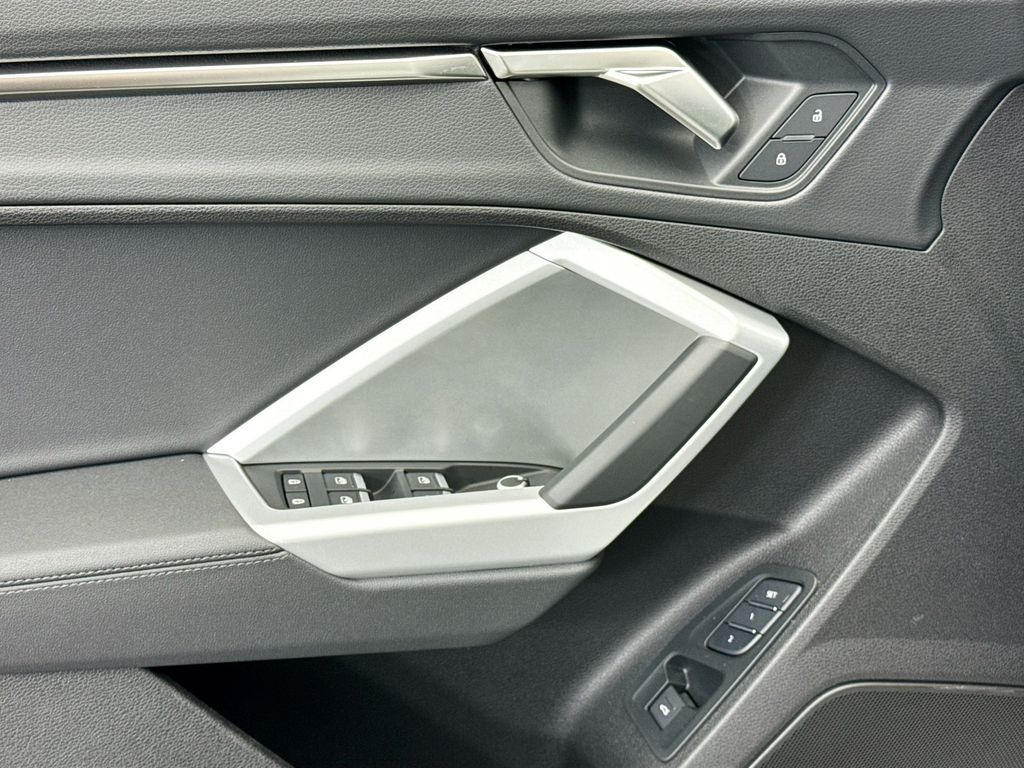 Thumbnail: 2025 Audi Q3 - 22