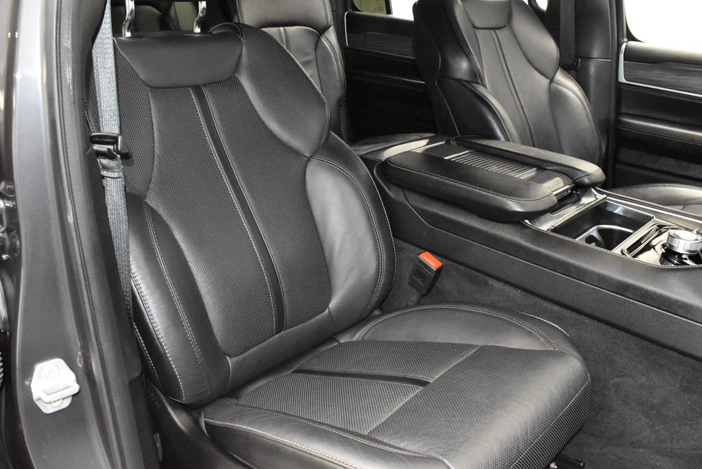 Thumbnail: 2024 Jeep Wagoneer - 26