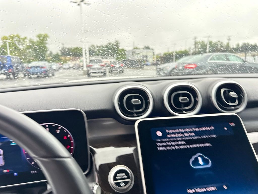 Thumbnail: 2025 Mercedes-Benz GLC - 32