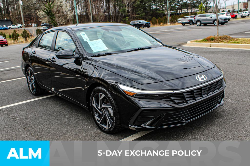 Used 2025 Black Hyundai SEL Sport image 4