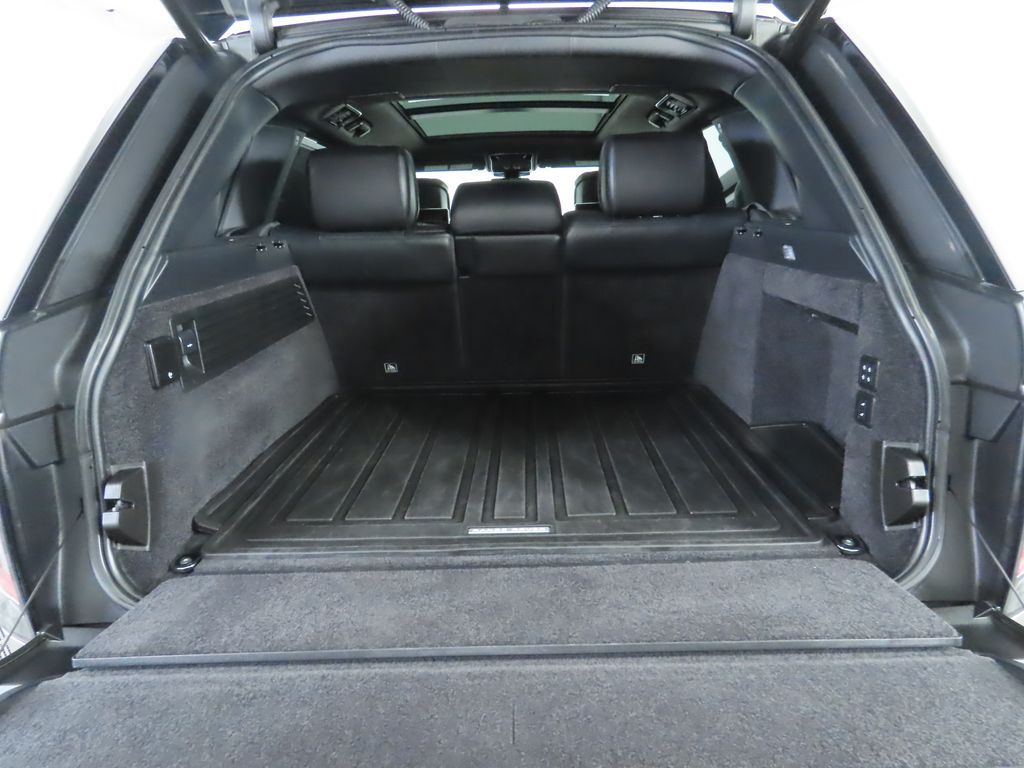 Thumbnail: 2021 Land Rover Range Rover - 29