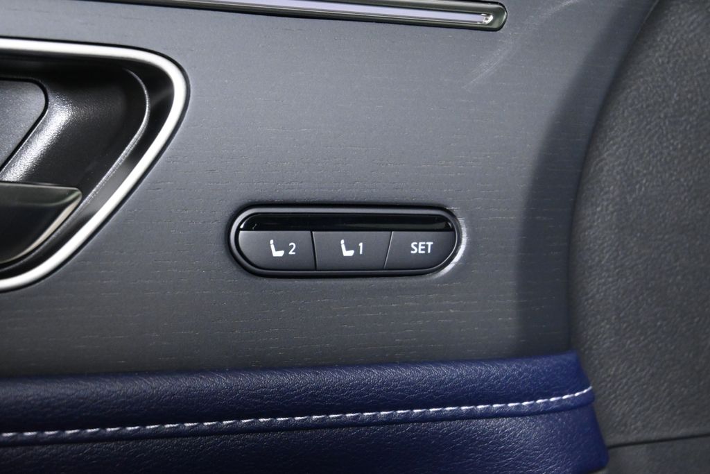 Thumbnail: 2026 INFINITI QX80 - 25