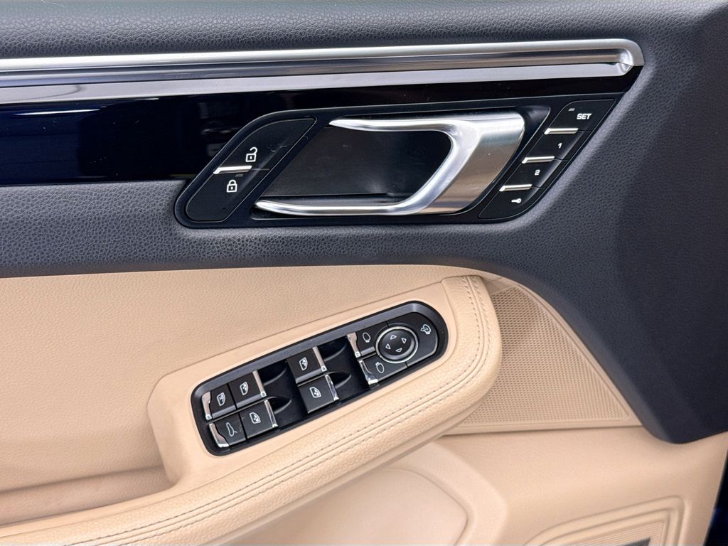 Thumbnail: 2024 Porsche Macan - 23