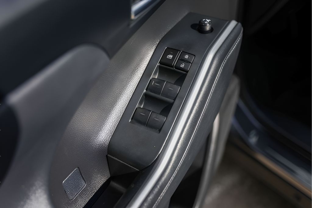 Used Car 2023 Toyota Highlander  Xle For Sale Under $35,000 In Austin, Texas