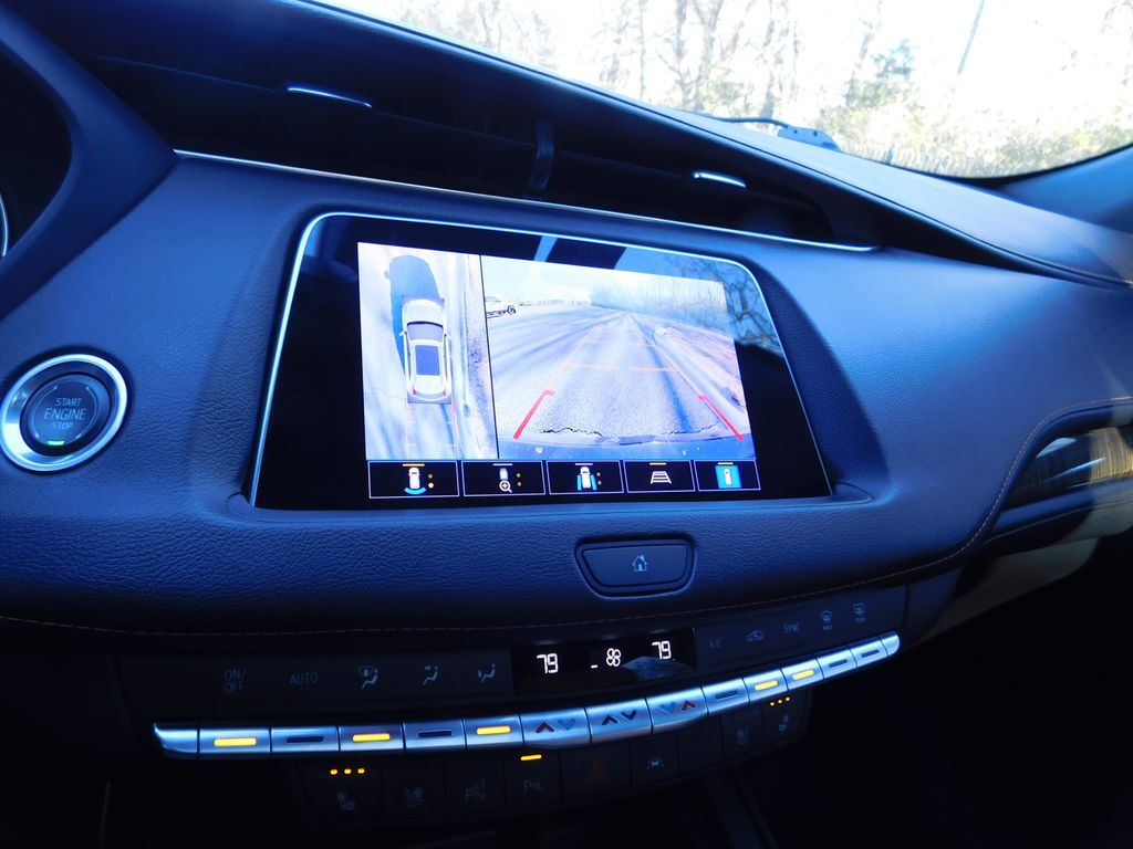 Thumbnail: 2022 Cadillac XT4 - 11