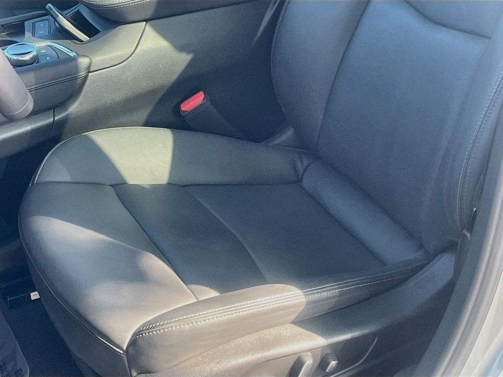 Used 2025 Silver Cadillac Premium Luxury image 20