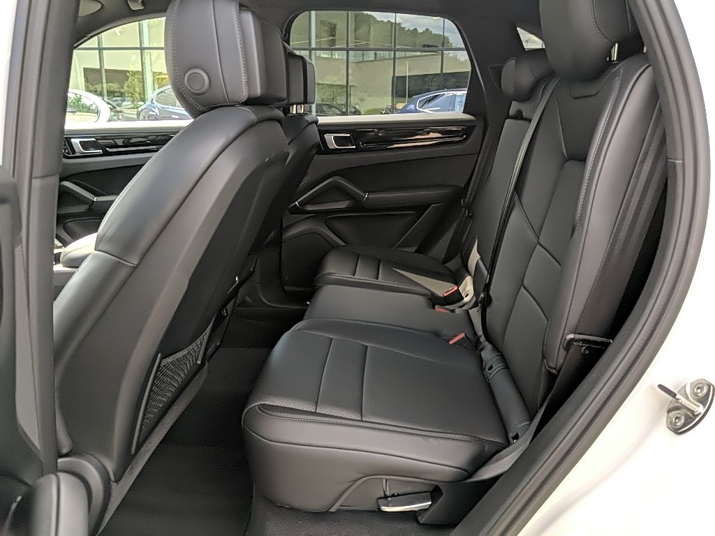 2019 Porsche Cayenne Base 31